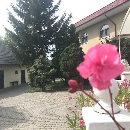 Pension Europ** Diakovce Exterior photo